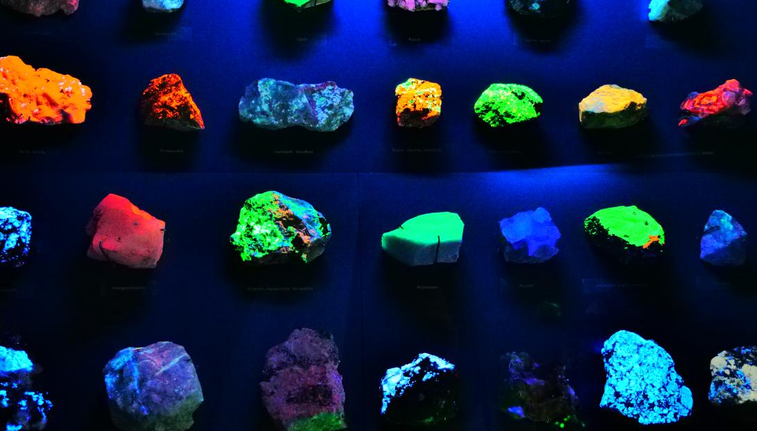 The luminescence section in the exhibition “Mineralogy”